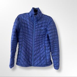 North Face blue (periwinkle) Size Small lightweight packable puffer jacket.